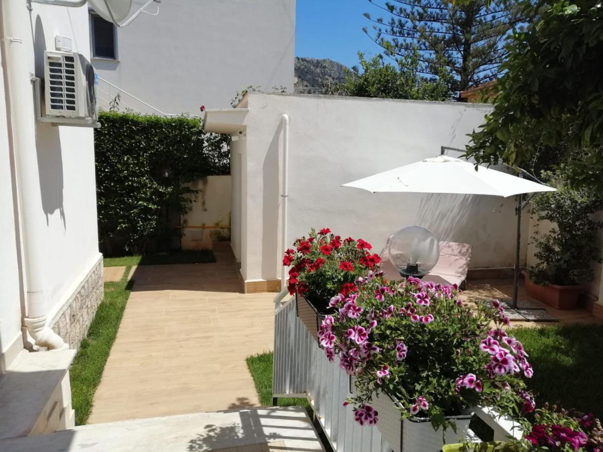Mondello Beach The House With Green Lawns Βίλα Εξωτερικό φωτογραφία